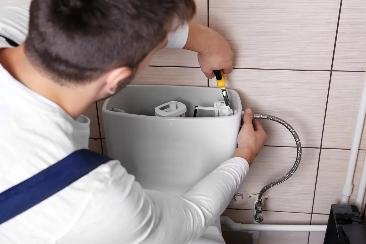 Réparation d'une fuite sous un lavabo lors d'un dépannage à Plaisir (78370)